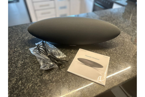 Bowers & Wilkins Zeppelin (used)