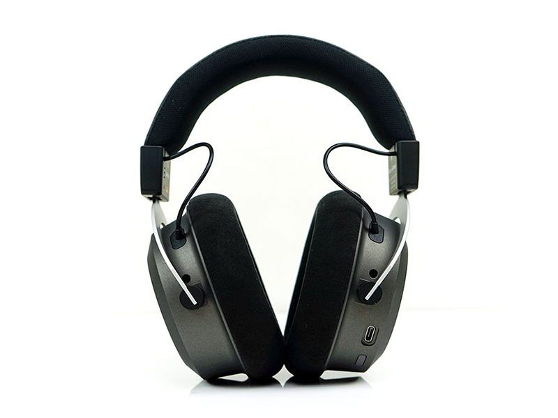 beyerdynamic Amiron Wireless Bluetooth headphones